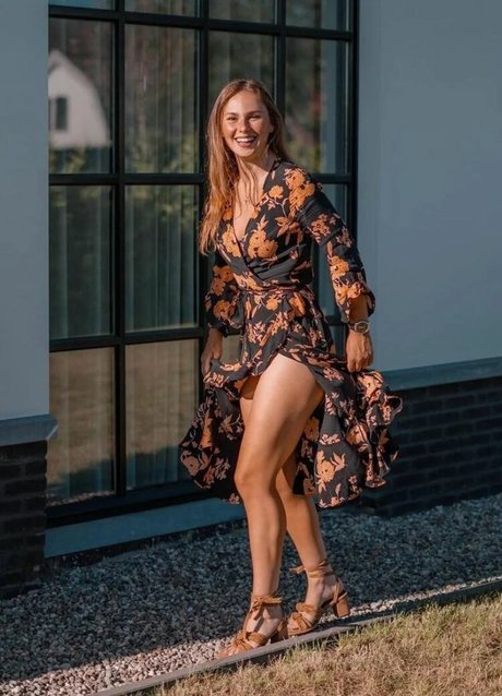 Puckmoonen sexy pornstar picture