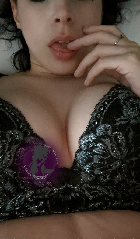 captivatingkaalia pretty model image