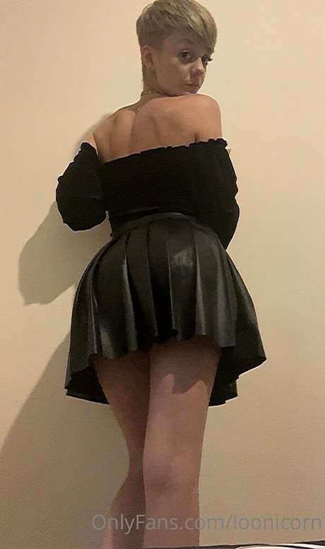 loonicorn beautiful model picture