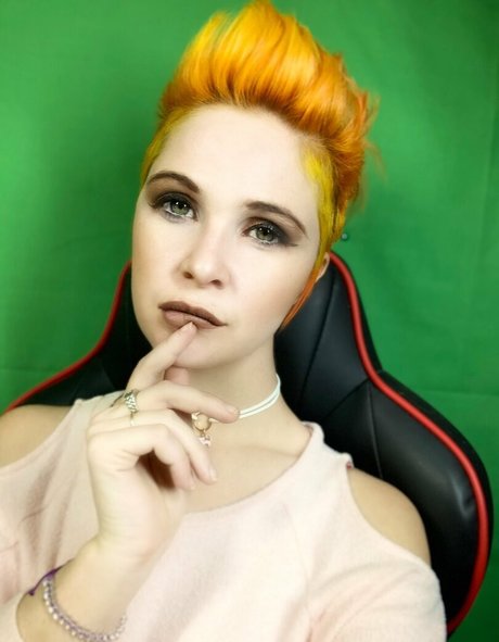 cherryfoxjk model erotic photos