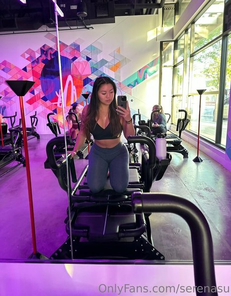 serenasu model art photo