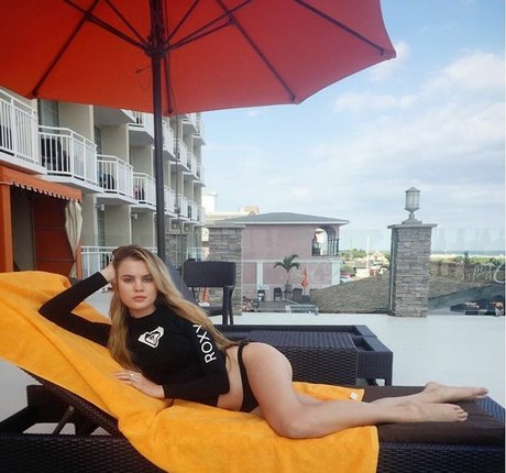 Zandi Holup free model picture