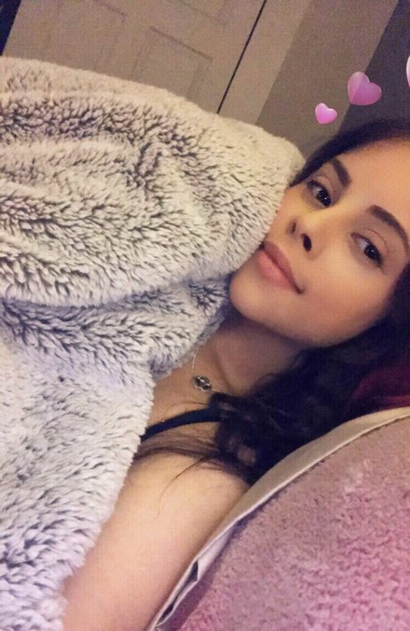 silllymel pretty pornstar image