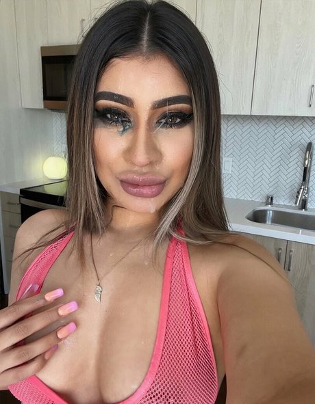 Mila Milkshake model art photo