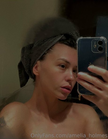 amelia holmes high quality star pic