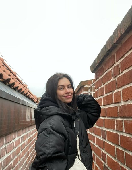 amelia holmes nudes model gallery