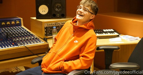 jayedeeofficial perfect actress image