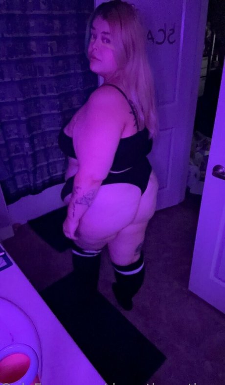 dawnthepothead top model image