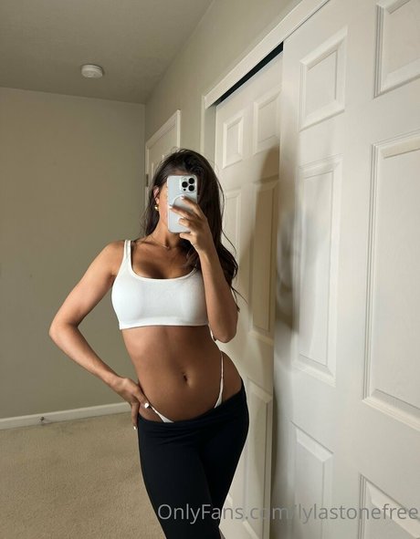 lylastonefree model pretty img