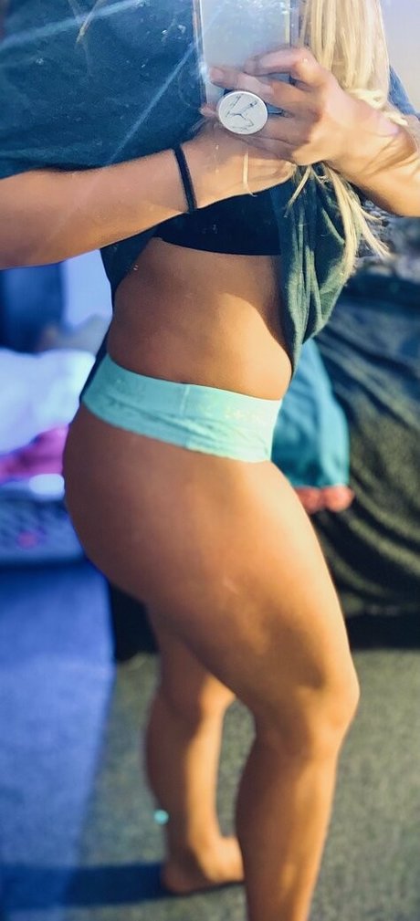 raelynn of free model photo