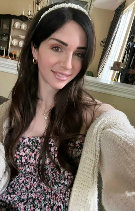 Sarah Hills exclusive star photos