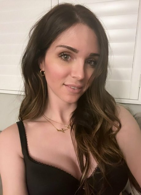 Sarah Hills pornstar nudes photo