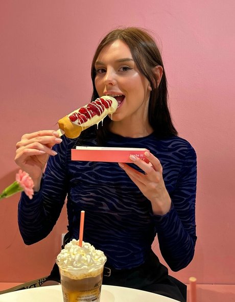 emyraine pornstar nudes img