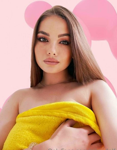 leila hottie sexy pornstar image