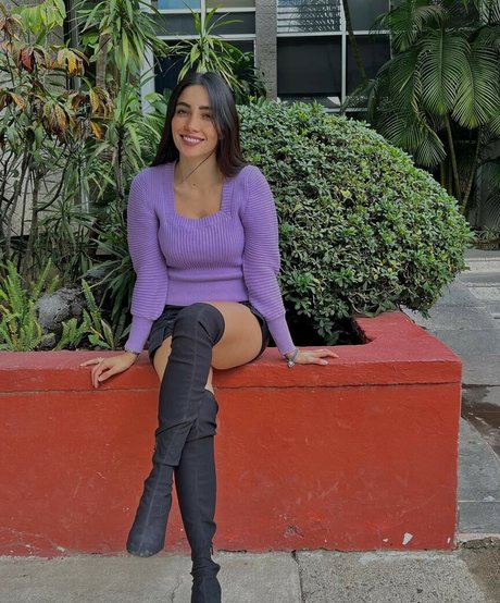 Andrea Cancholas pretty actress pictures