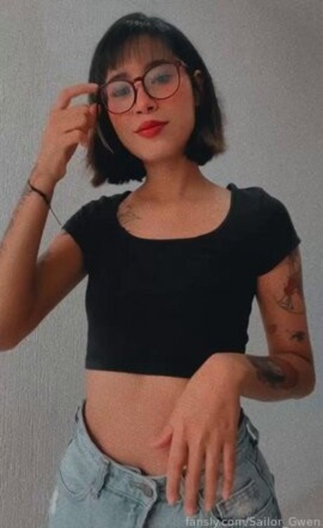 Sailor Gwen exclusive actress picture