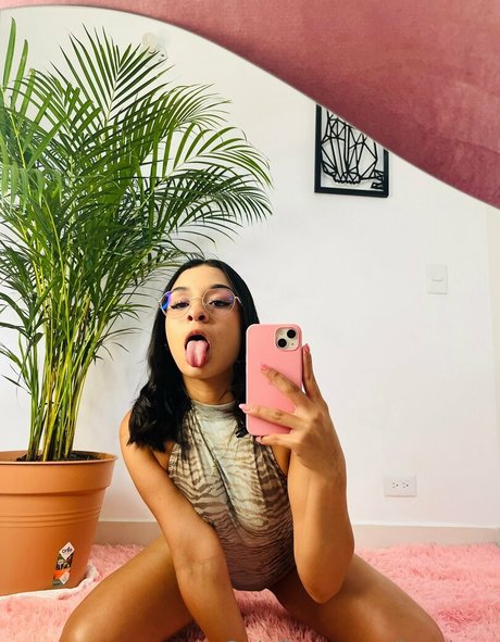 isanixon sex actress photo