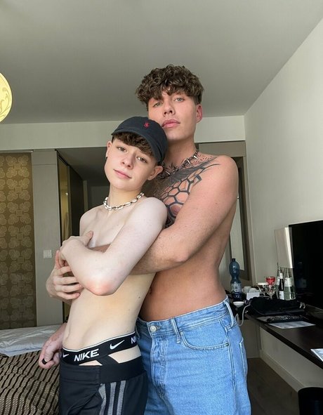 luistwinkyy pornstar hd pic