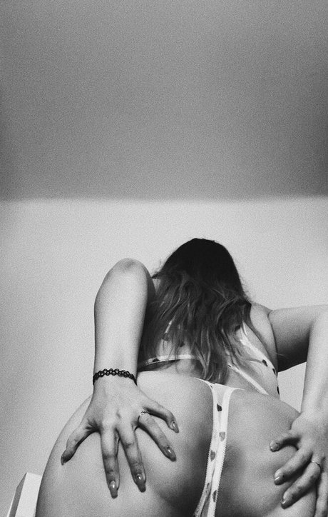 dotknij art actress archive