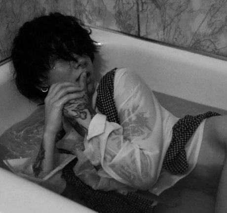 seriouslyzippy model pic