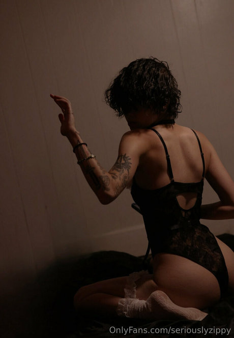 seriouslyzippy naked model galleries