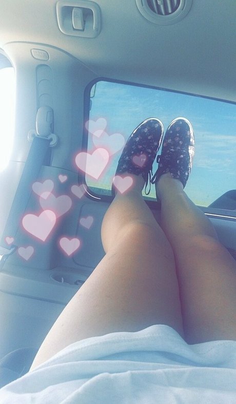 fall4angelic model naked image