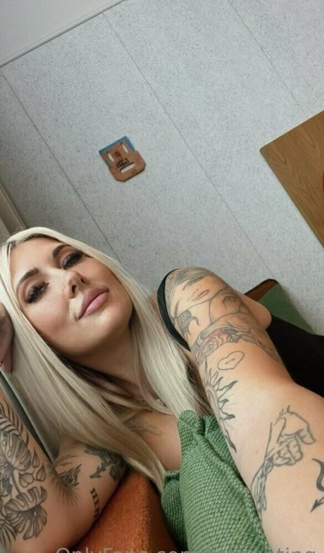 carlyelectriclive star xxx picture