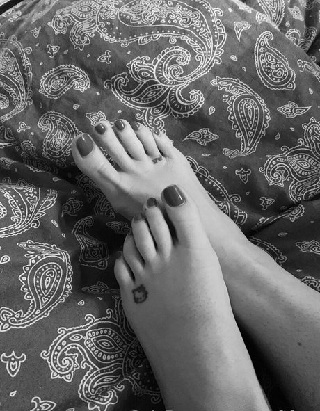 liasoftfoot model xxx gallery