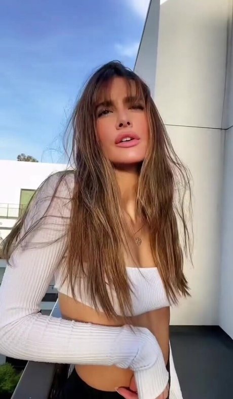 Olga Safari pretty model gallery