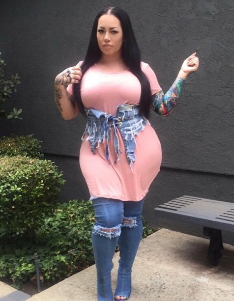 Elke Life model art images