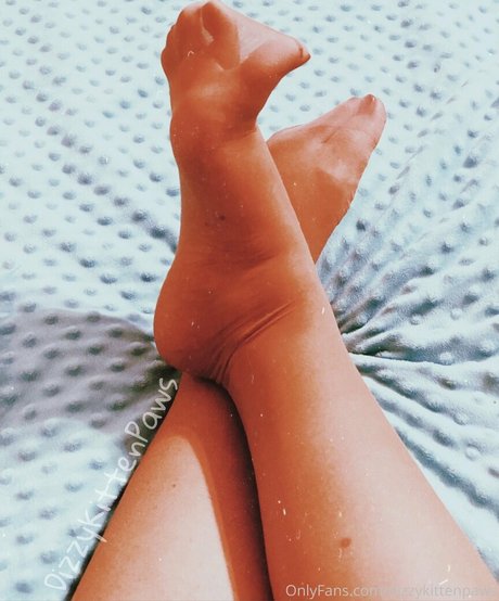 dizzykittenpaws perfect pornstar pic