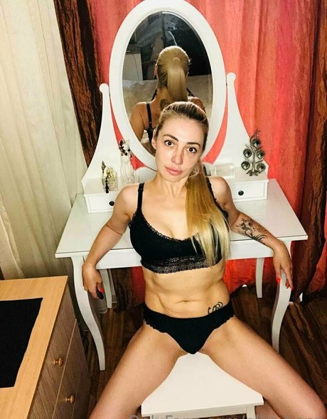 ellis benz nude pornstar gallery