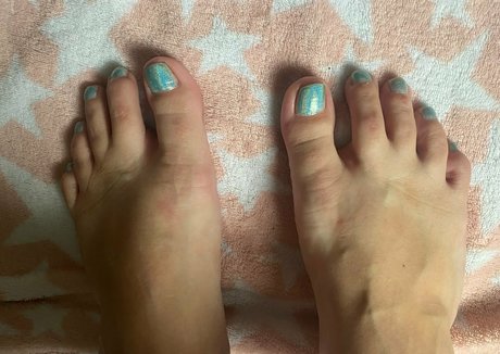 jes5icasfeet sex model photo