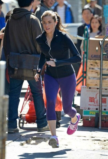 Allison Williams pretty actress photos