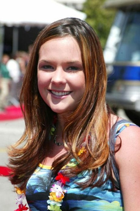 Courtnee Draper pretty actress images