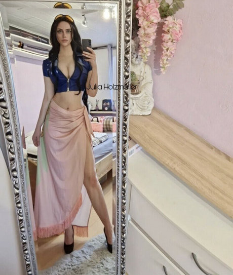 Julia Holzmuller model hot images