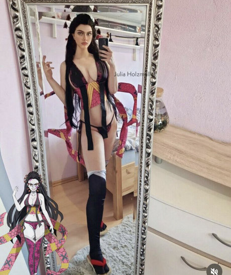 Julia Holzmuller naked star gallery