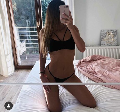 linasphysique high quality pornstar img