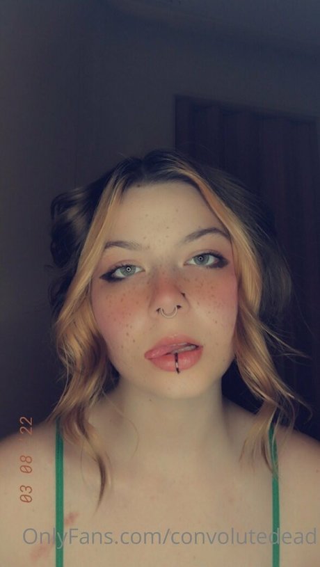 convolutedead nudes star pics