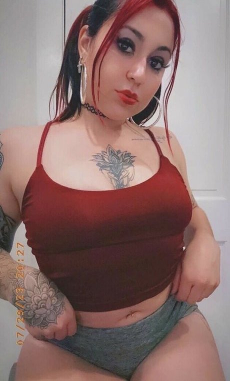 alyssalotus model top photo