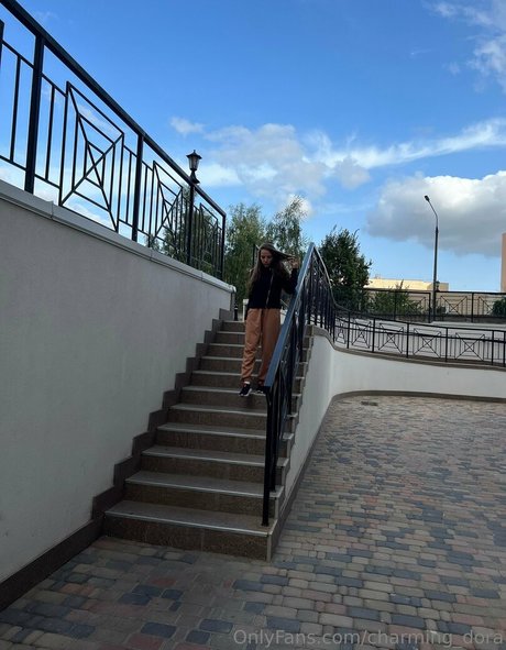 charming dora pretty actress pictures