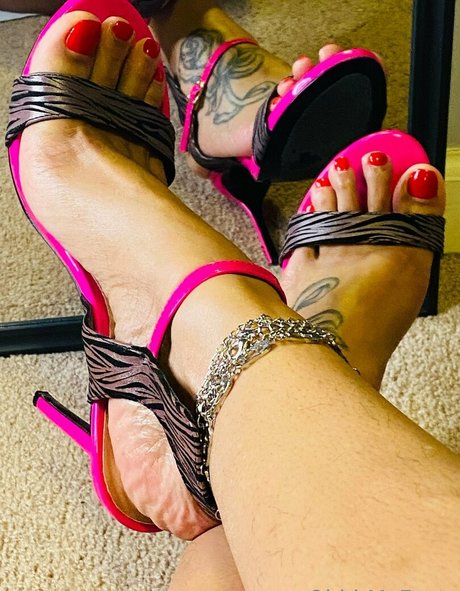 ohhhmyfeetz pornstar hot photo