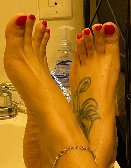 ohhhmyfeetz naked star pic