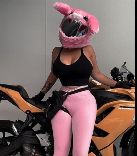 Kwickasfuki model pornographic pics