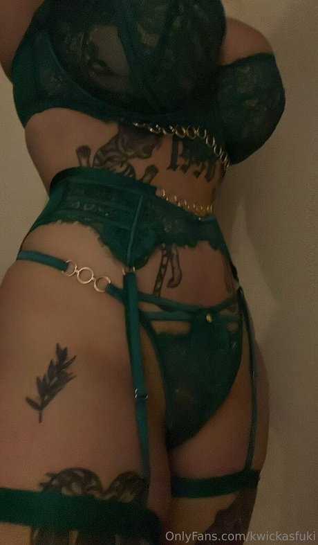 Kwickasfuki star nude gallery