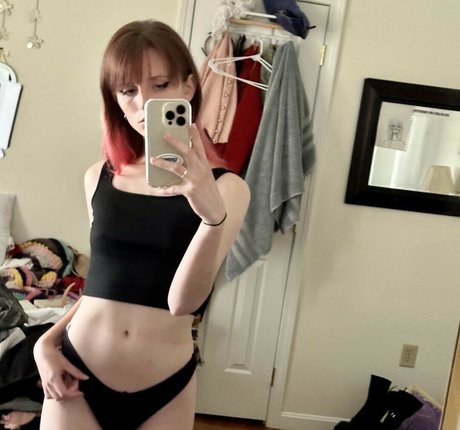 Daychain hot actress image