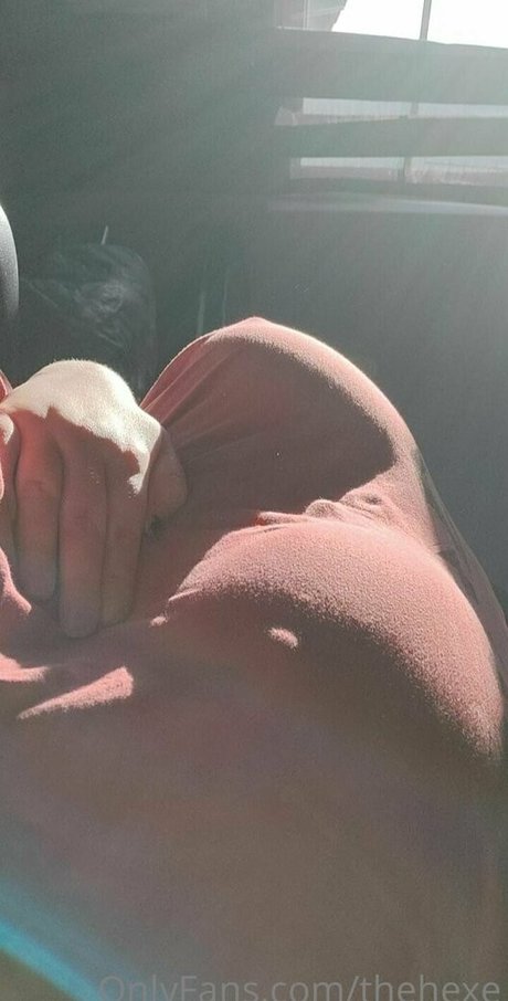 thehexe hot model pic