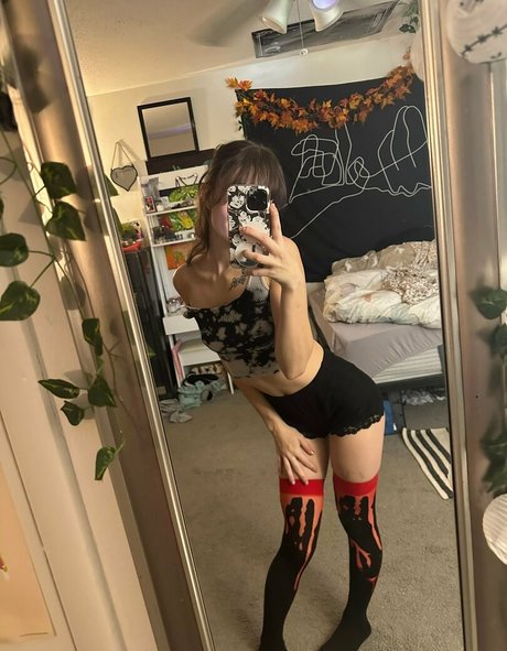 Mkunderground naked star img