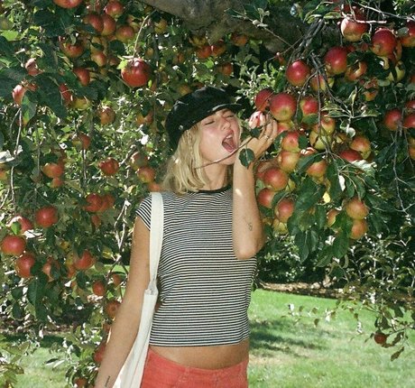 Claire Rosinkranz sexy model images