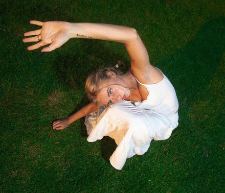 Claire Rosinkranz star perfect archive